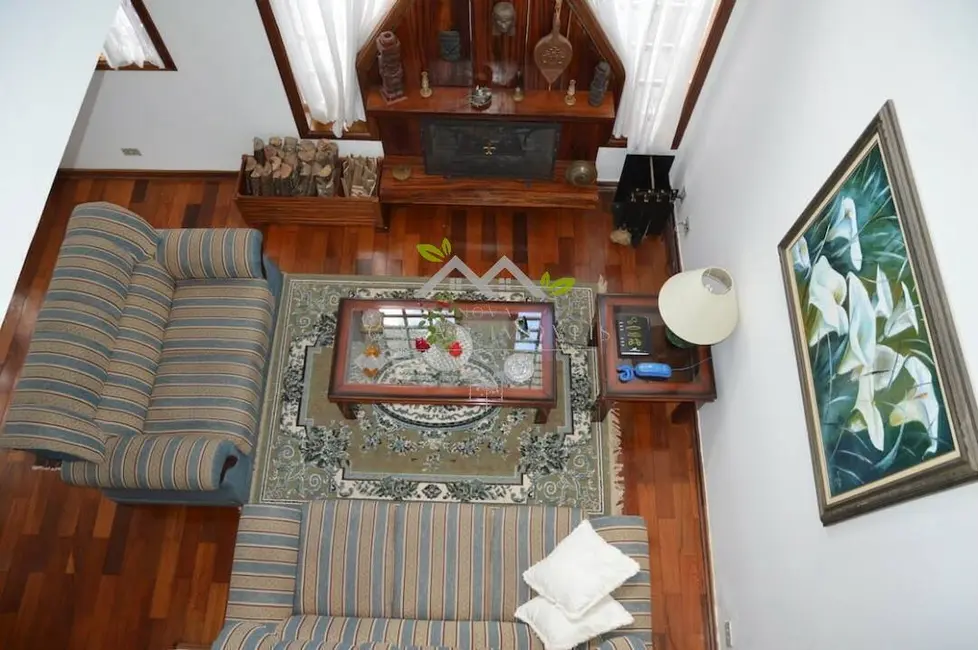 Foto 7 de Casa com 4 quartos à venda, 257m2 em Campos Do Jordao - SP