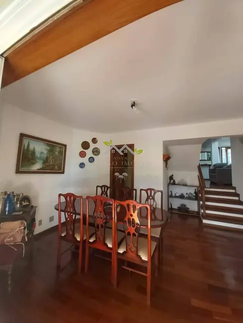 Foto 8 de Casa com 4 quartos à venda, 257m2 em Campos Do Jordao - SP