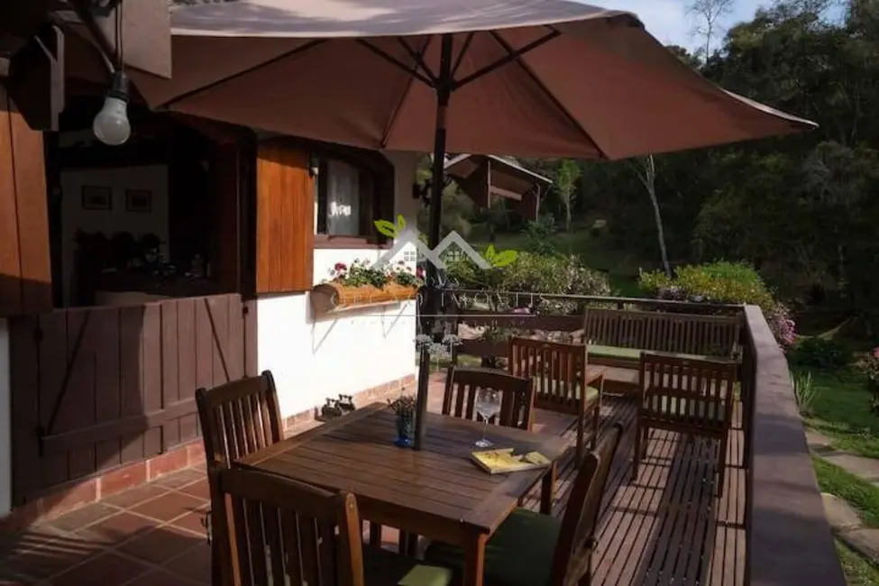 Foto 4 de Casa com 3 quartos à venda, 180m2 em Campos Do Jordao - SP