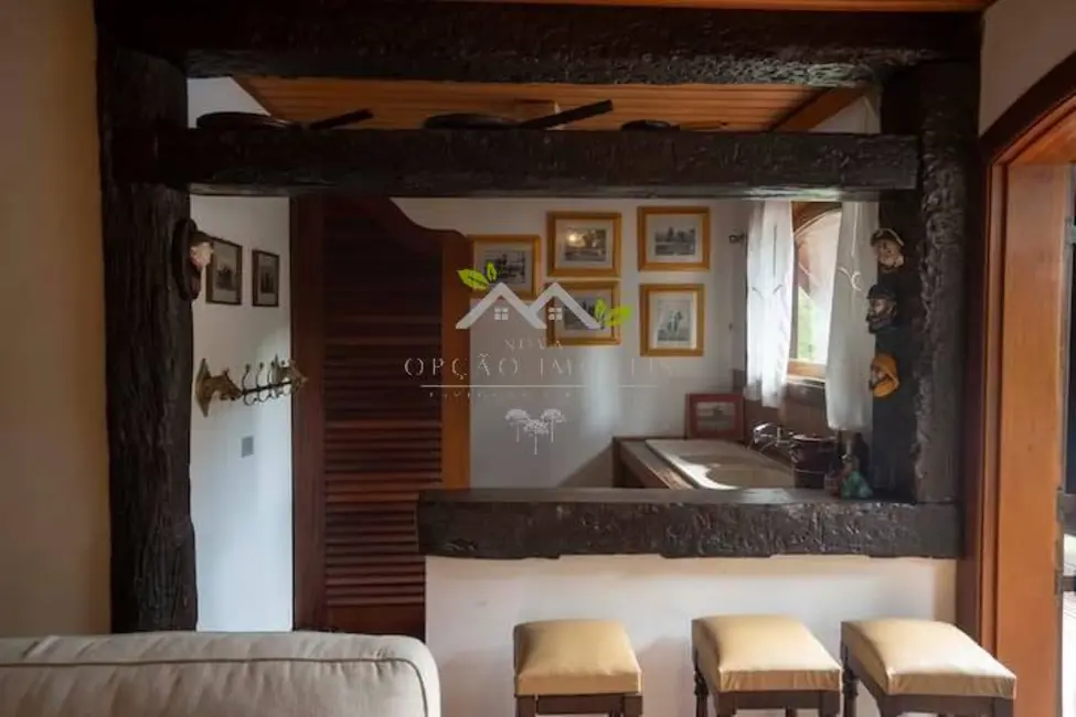 Foto 9 de Casa com 3 quartos à venda, 180m2 em Campos Do Jordao - SP