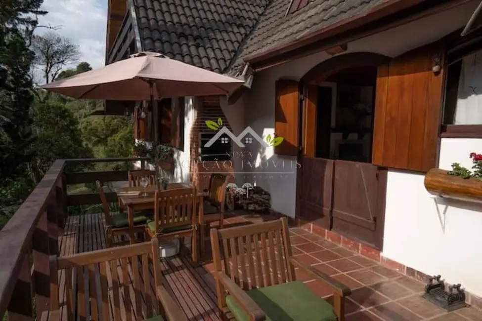 Foto 3 de Casa com 3 quartos à venda, 180m2 em Campos Do Jordao - SP