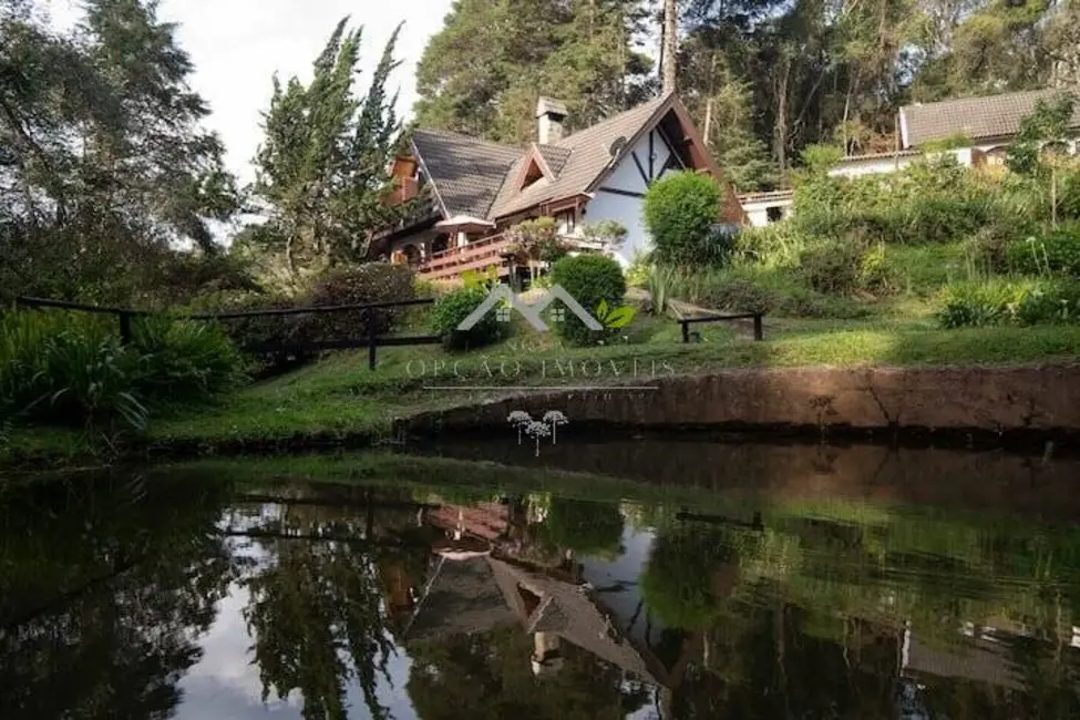 Foto 2 de Casa com 3 quartos à venda, 180m2 em Campos Do Jordao - SP