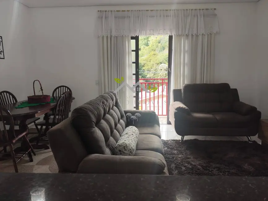 Foto 3 de Casa com 2 quartos à venda, 210m2 em Campos Do Jordao - SP