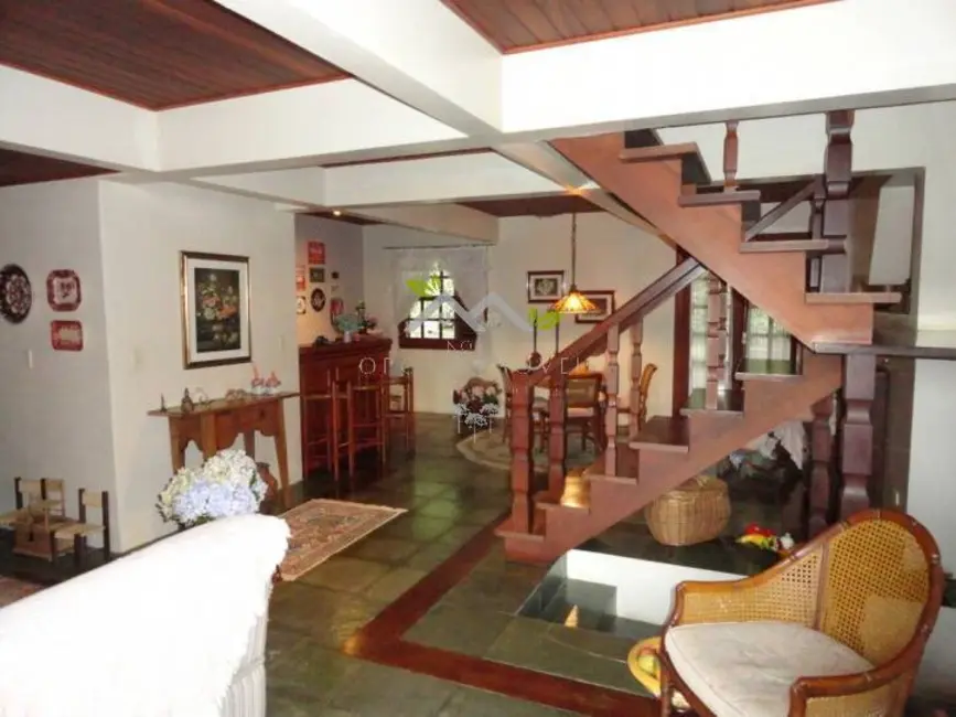 Foto 4 de Casa de Condomínio com 6 quartos à venda, 287m2 em Campos Do Jordao - SP