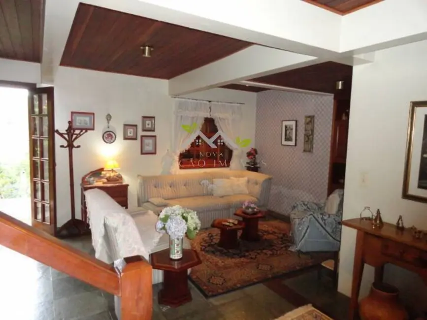 Foto 9 de Casa de Condomínio com 6 quartos à venda, 287m2 em Campos Do Jordao - SP