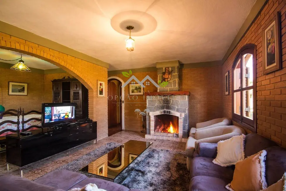 Casa com 3 quartos à venda, 192m2 em Campos Do Jordao - SP - imagem 3 Foto 3 de Casa com 3 quartos à venda, 192m2 em Campos Do Jordao - SP