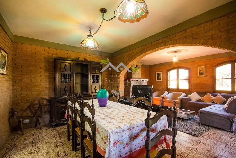 Casa com 3 quartos à venda, 192m2 em Campos Do Jordao - SP - imagem 6 Foto 6 de Casa com 3 quartos à venda, 192m2 em Campos Do Jordao - SP