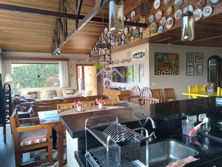 Foto 5 de Casa com 3 quartos à venda, 245m2 em Campos Do Jordao - SP