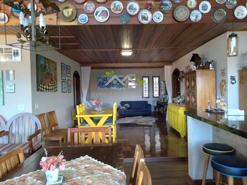 Foto 9 de Casa com 3 quartos à venda, 245m2 em Campos Do Jordao - SP