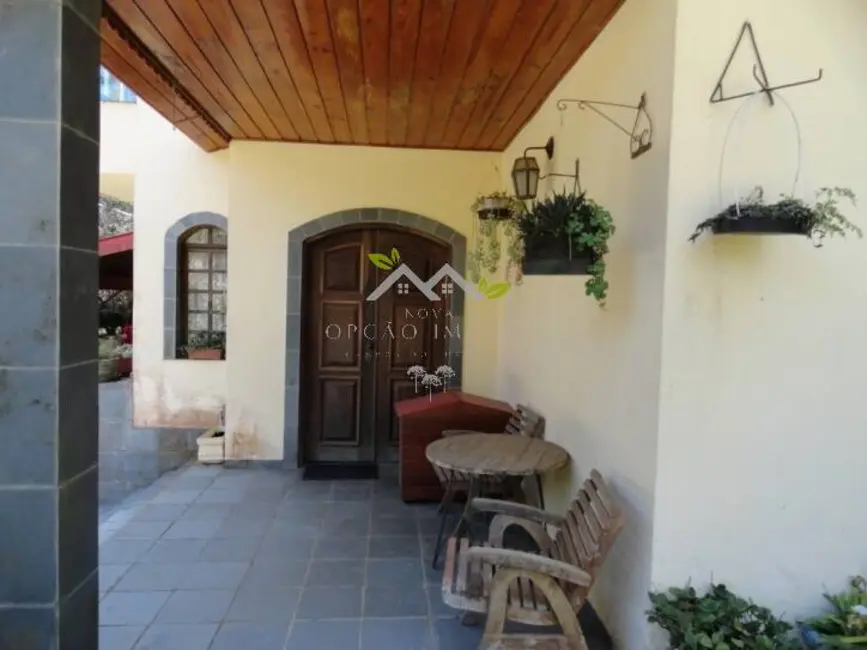 Foto 6 de Casa com 3 quartos à venda, 196m2 em Campos Do Jordao - SP