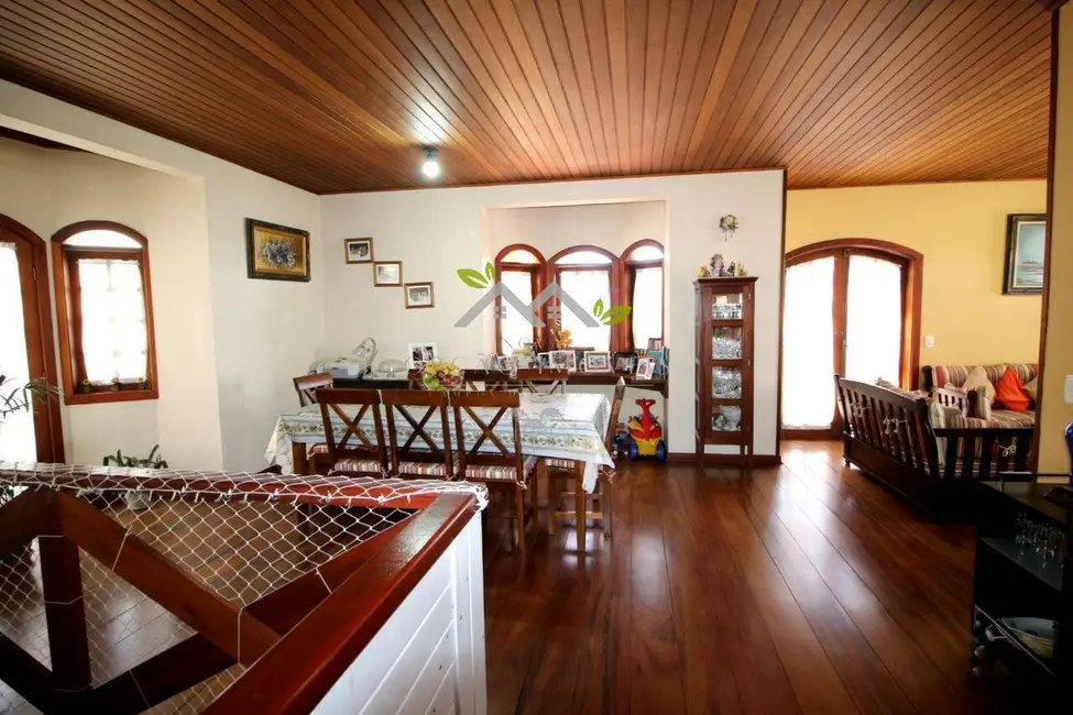 Foto 4 de Casa com 3 quartos à venda, 240m2 em Campos Do Jordao - SP