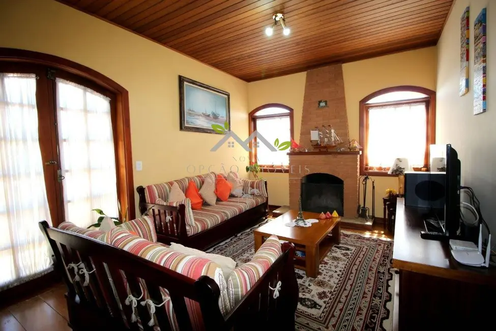 Foto 3 de Casa com 3 quartos à venda, 240m2 em Campos Do Jordao - SP