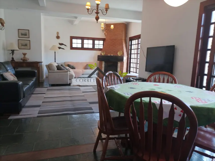 Foto 4 de Casa com 4 quartos à venda, 300m2 em Campos Do Jordao - SP