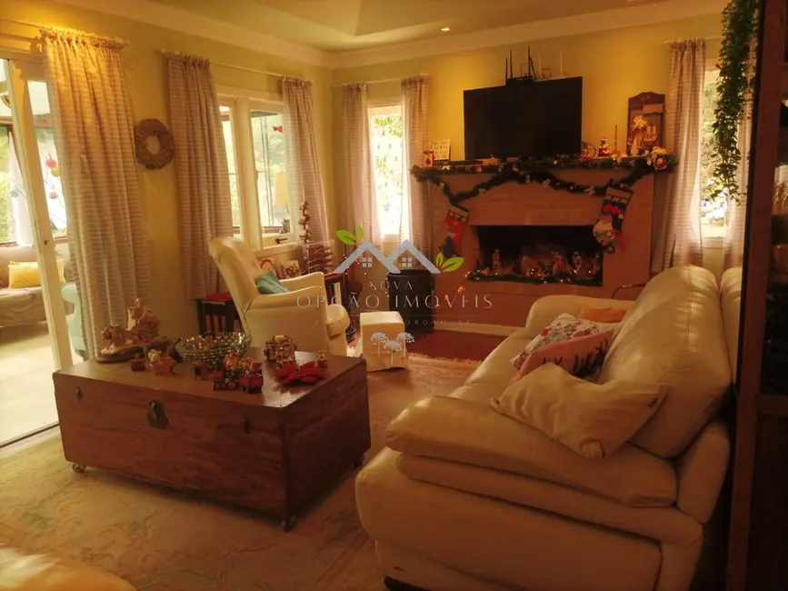 Foto 5 de Casa com 3 quartos à venda, 200m2 em Campos Do Jordao - SP