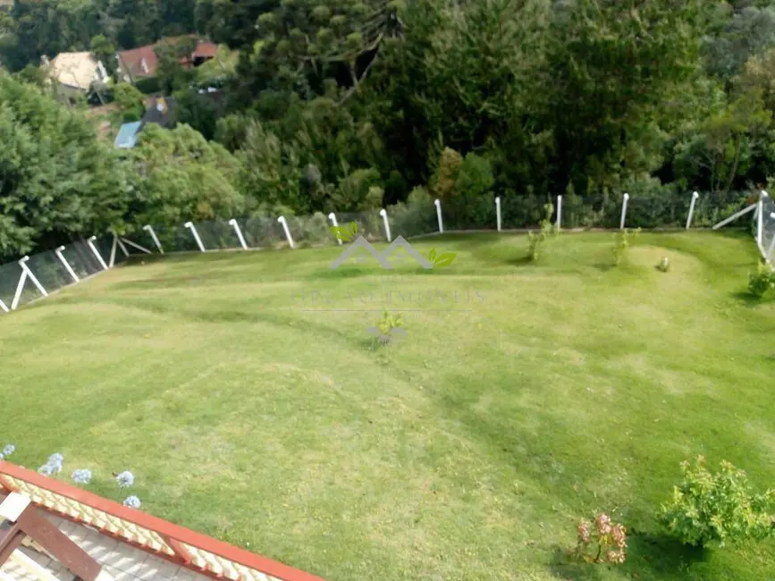Foto 3 de Casa com 4 quartos à venda, 240m2 em Campos Do Jordao - SP
