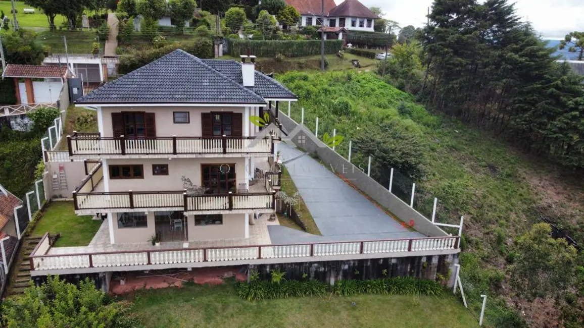 Foto 1 de Casa com 4 quartos à venda, 240m2 em Campos Do Jordao - SP