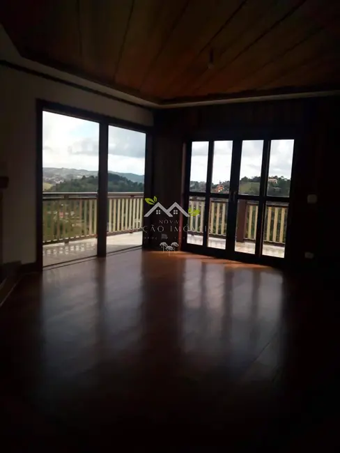 Foto 9 de Casa com 4 quartos à venda, 240m2 em Campos Do Jordao - SP