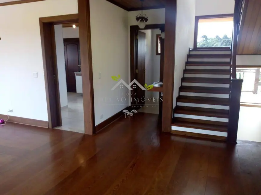 Foto 8 de Casa com 4 quartos à venda, 240m2 em Campos Do Jordao - SP