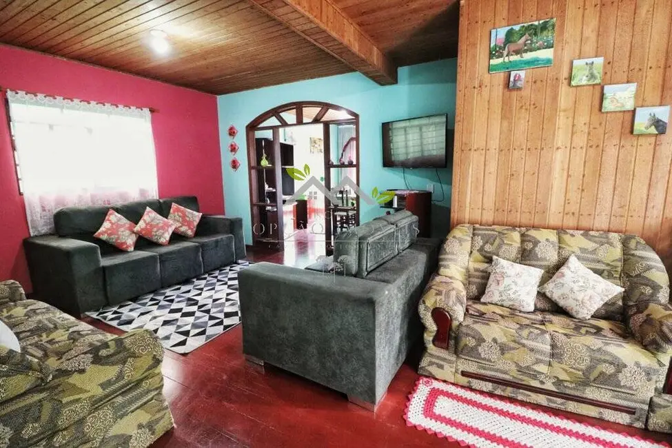 Casa com 6 quartos à venda, 184m2 em Campos Do Jordao - SP - imagem 3 Foto 3 de Casa com 6 quartos à venda, 184m2 em Campos Do Jordao - SP