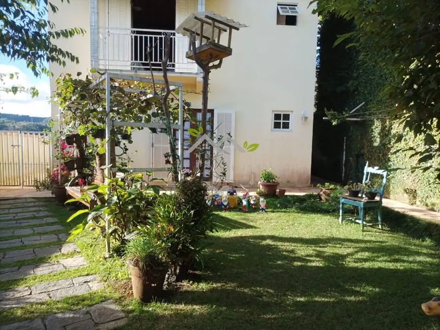 Casa com 5 quartos à venda, 350m2 em Campos Do Jordao - SP - imagem 2 Foto 2 de Casa com 5 quartos à venda, 350m2 em Campos Do Jordao - SP