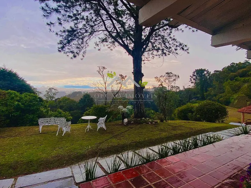 Foto 3 de Casa com 3 quartos à venda, 226m2 em Campos Do Jordao - SP