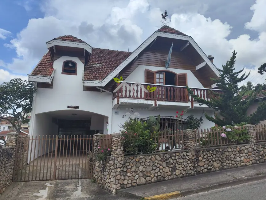 Foto 1 de Casa com 3 quartos à venda, 107m2 em Campos Do Jordao - SP