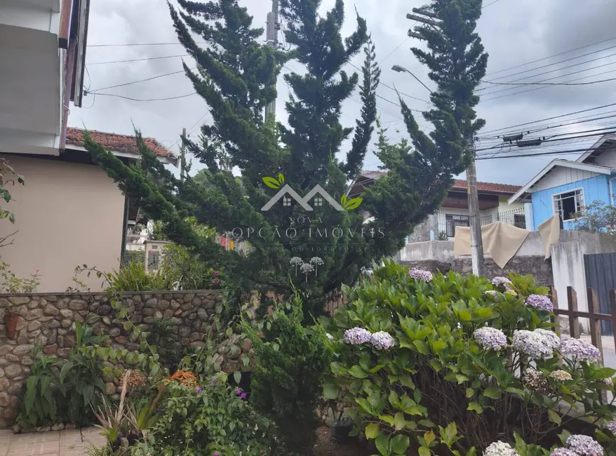 Foto 3 de Casa com 3 quartos à venda, 107m2 em Campos Do Jordao - SP