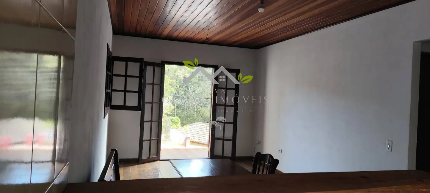 Casa com 3 quartos à venda, 400m2 em Campos Do Jordao - SP - imagem 2 Foto 2 de Casa com 3 quartos à venda, 400m2 em Campos Do Jordao - SP