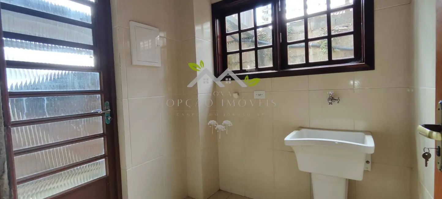 Casa com 3 quartos à venda, 400m2 em Campos Do Jordao - SP - imagem 6 Foto 6 de Casa com 3 quartos à venda, 400m2 em Campos Do Jordao - SP