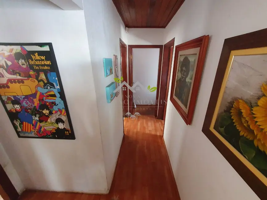 Foto 3 de Casa com 3 quartos à venda, 121m2 em Campos Do Jordao - SP