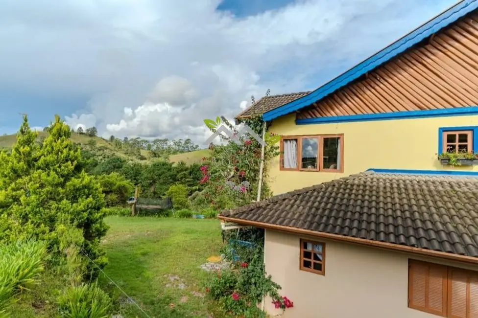 Foto 4 de Casa com 4 quartos à venda, 200m2 em Campos Do Jordao - SP