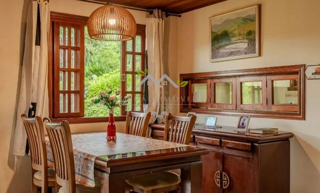 Foto 8 de Casa com 4 quartos à venda, 200m2 em Campos Do Jordao - SP