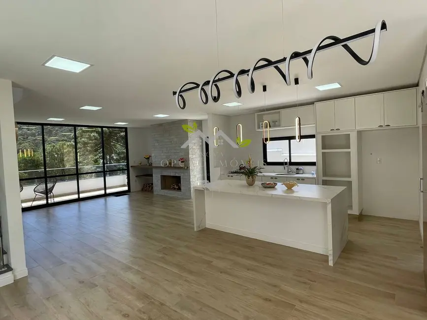 Foto 4 de Casa com 5 quartos à venda, 230m2 em Campos Do Jordao - SP