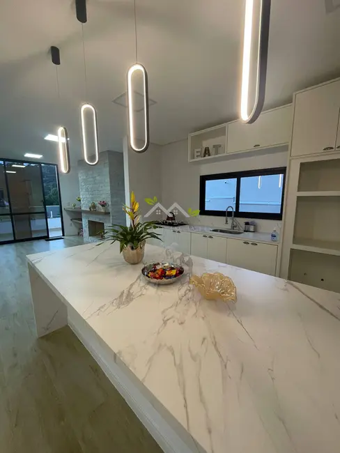 Foto 8 de Casa com 5 quartos à venda, 230m2 em Campos Do Jordao - SP