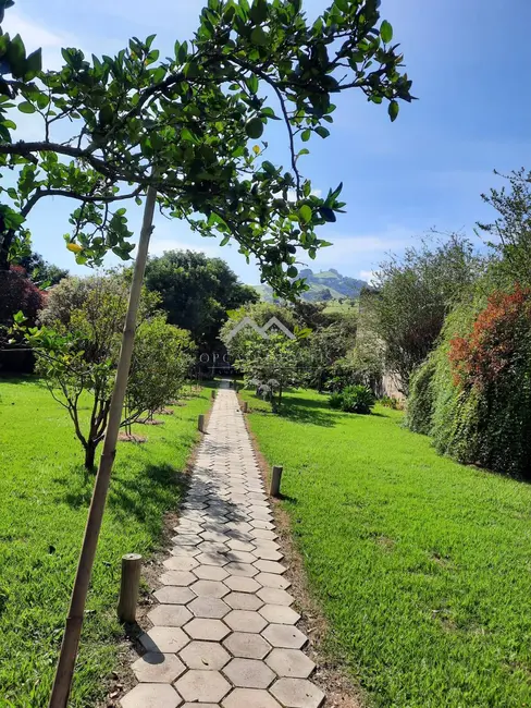 Foto 2 de Casa com 5 quartos à venda, 212m2 em Campos Do Jordao - SP