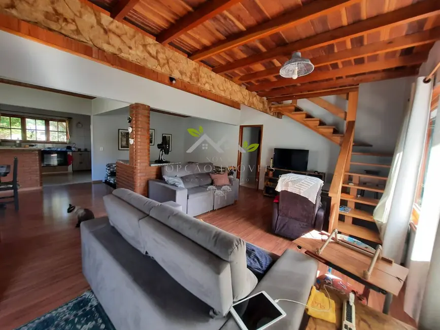 Foto 4 de Casa com 5 quartos à venda, 212m2 em Campos Do Jordao - SP