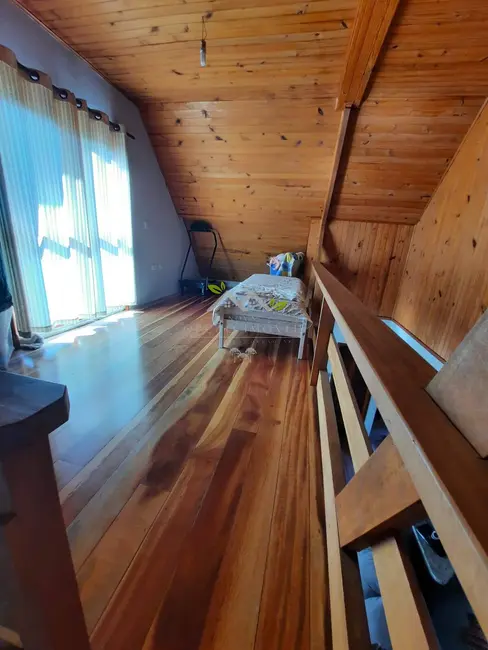 Foto 9 de Casa com 5 quartos à venda, 212m2 em Campos Do Jordao - SP