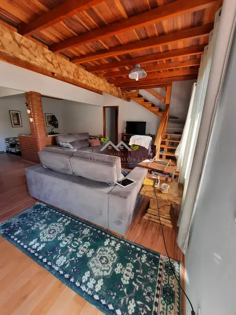 Foto 6 de Casa com 5 quartos à venda, 212m2 em Campos Do Jordao - SP