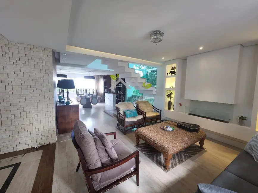 Foto 8 de Casa com 3 quartos à venda, 450m2 em Campos Do Jordao - SP