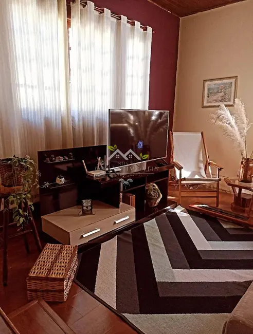 Foto 3 de Casa com 3 quartos à venda, 170m2 em Campos Do Jordao - SP