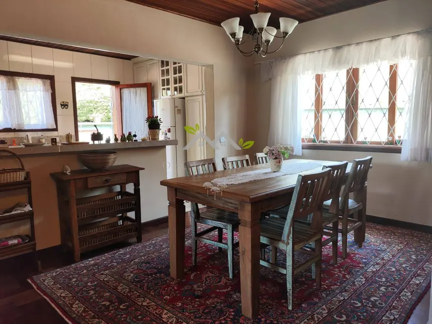 Casa com 4 quartos à venda, 220m2 em Campos Do Jordao - SP - imagem 9 Foto 9 de Casa com 4 quartos à venda, 220m2 em Campos Do Jordao - SP