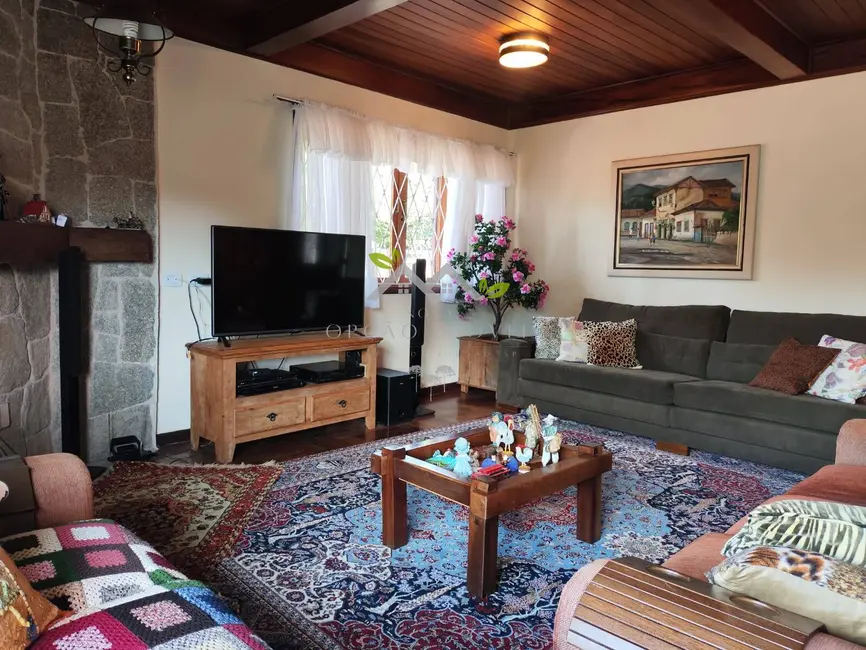 Casa com 4 quartos à venda, 220m2 em Campos Do Jordao - SP - imagem 6 Foto 6 de Casa com 4 quartos à venda, 220m2 em Campos Do Jordao - SP