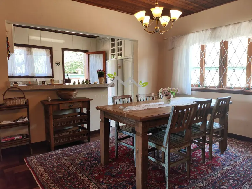 Casa com 4 quartos à venda, 220m2 em Campos Do Jordao - SP - imagem 8 Foto 8 de Casa com 4 quartos à venda, 220m2 em Campos Do Jordao - SP