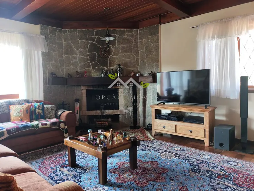 Casa com 4 quartos à venda, 220m2 em Campos Do Jordao - SP - imagem 5 Foto 5 de Casa com 4 quartos à venda, 220m2 em Campos Do Jordao - SP