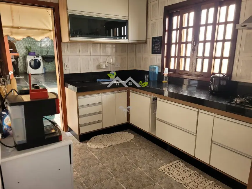 Foto 6 de Casa com 4 quartos à venda, 250m2 em Campos Do Jordao - SP