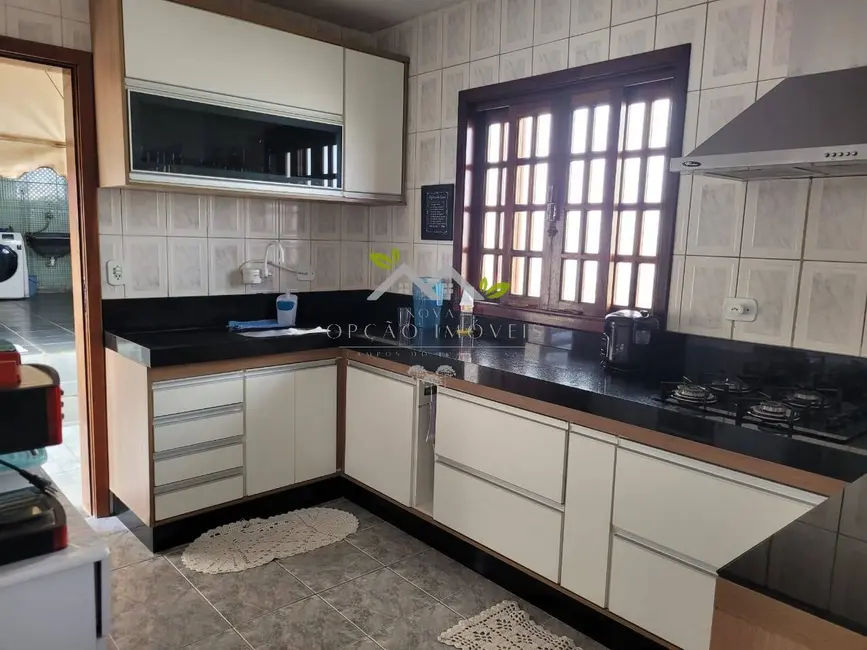 Foto 7 de Casa com 4 quartos à venda, 250m2 em Campos Do Jordao - SP