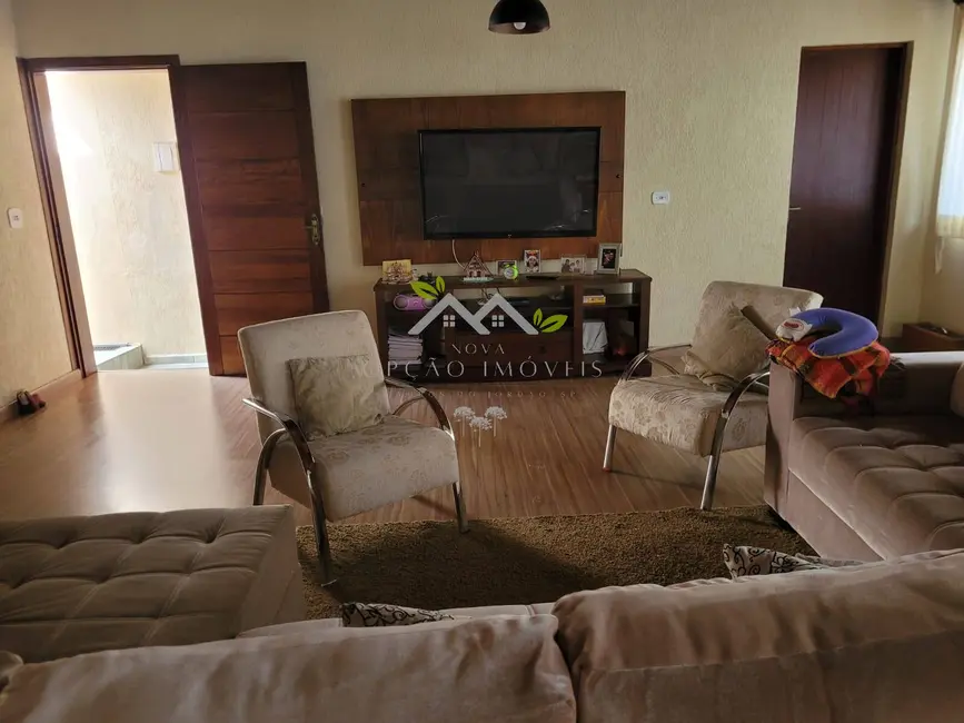 Foto 3 de Casa com 4 quartos à venda, 250m2 em Campos Do Jordao - SP