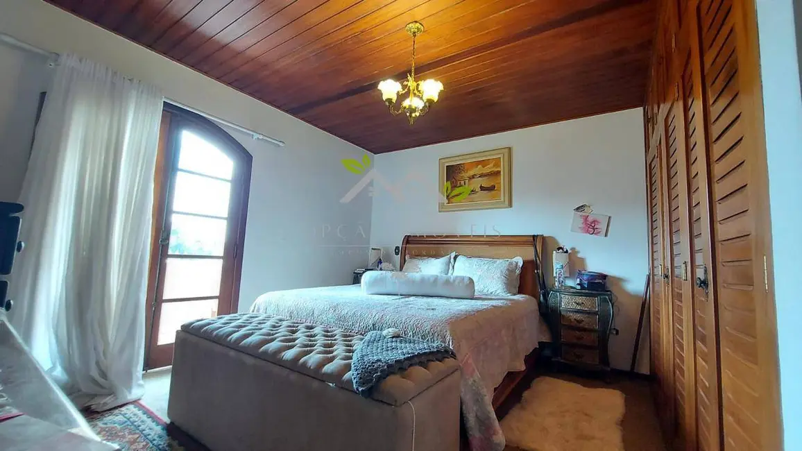 Casa com 3 quartos à venda, 305m2 em Campos Do Jordao - SP - imagem 8 Foto 8 de Casa com 3 quartos à venda, 305m2 em Campos Do Jordao - SP