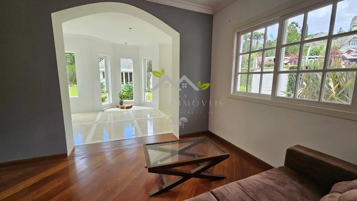 Foto 9 de Casa com 4 quartos à venda, 350m2 em Campos Do Jordao - SP