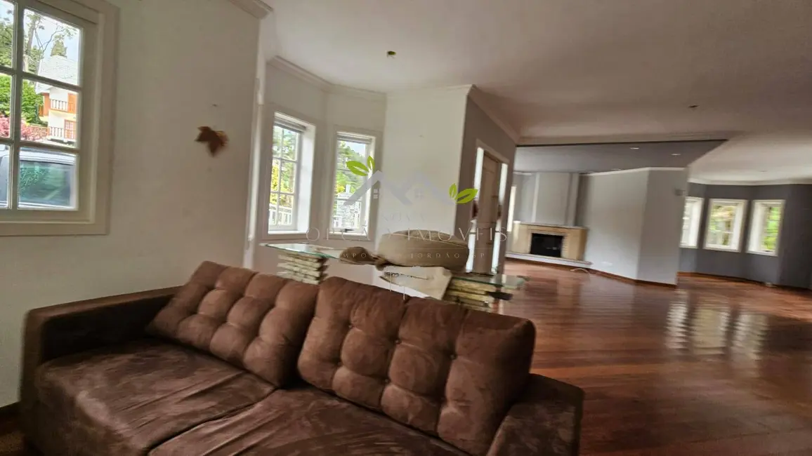 Foto 8 de Casa com 4 quartos à venda, 350m2 em Campos Do Jordao - SP